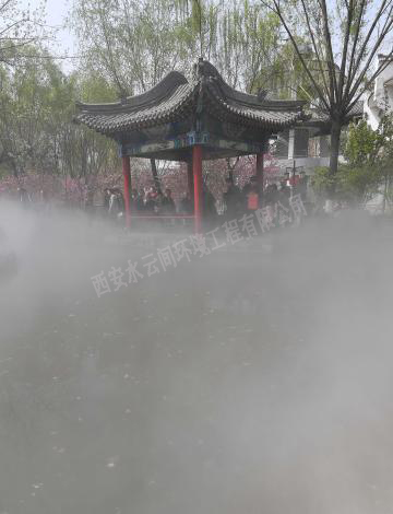 公園湖面噴霧造景